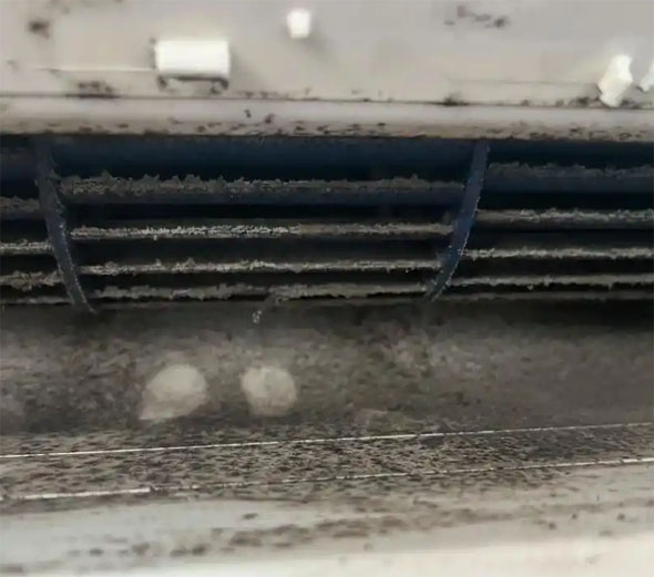 巨鹿空调吹的风有股烧焦味是怎么回事